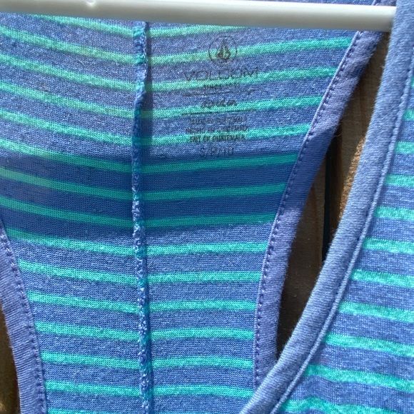 Volcom tank - Picture 2 of 3
